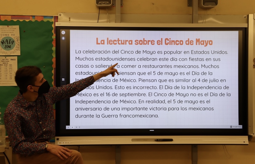 Profesor+Wiess+teaches+Spanish+1+students+about+the+Mexican+holiday+Cinco+de+Mayo.