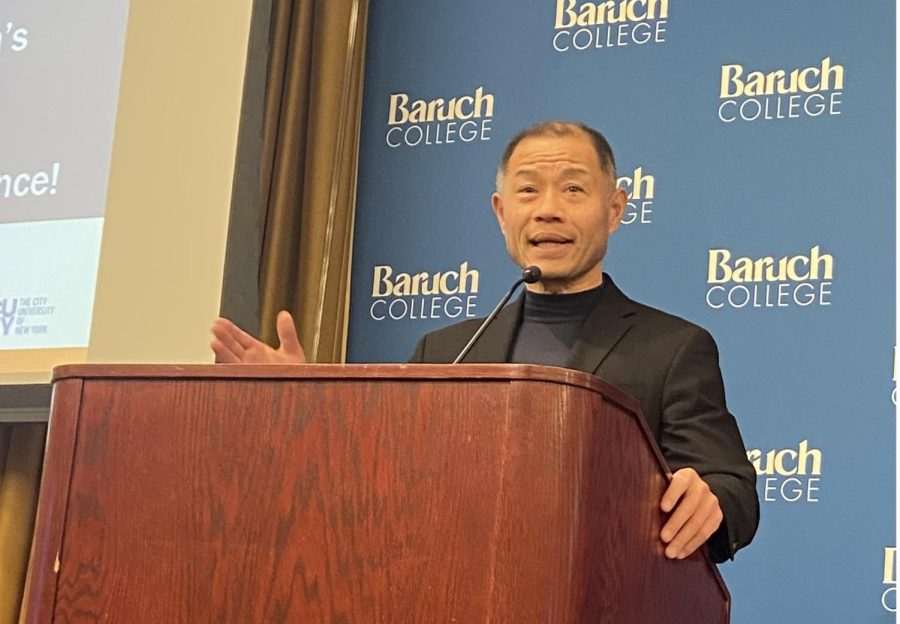 State+Senator+John+Liu+delivering+a+speech+at+Baruch+College+High+School+Journalism+Conference.