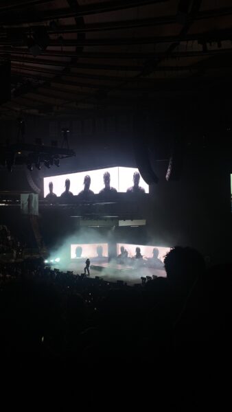 Daniel Caesar performing Do You Like Me? at Madison Square Garden.